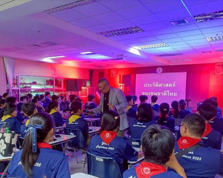 พลตรี กรณ์พงษ์ แสงทอง กร.อมน.สานต่อจับเข่าอบรมเยาวชนสัมพันธ์ ให้รู้จักประวัติศาสตร์ชาติ
