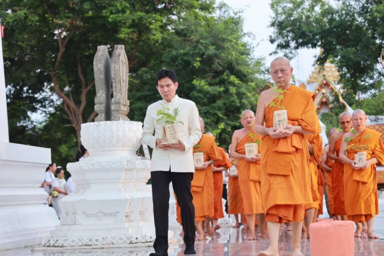 อยุธยาจัดยิ่งใหญ่! กิจกรรม “เวียนเทียนด้วยต้นไม้” เนื่องในวันวิสาขบูชา